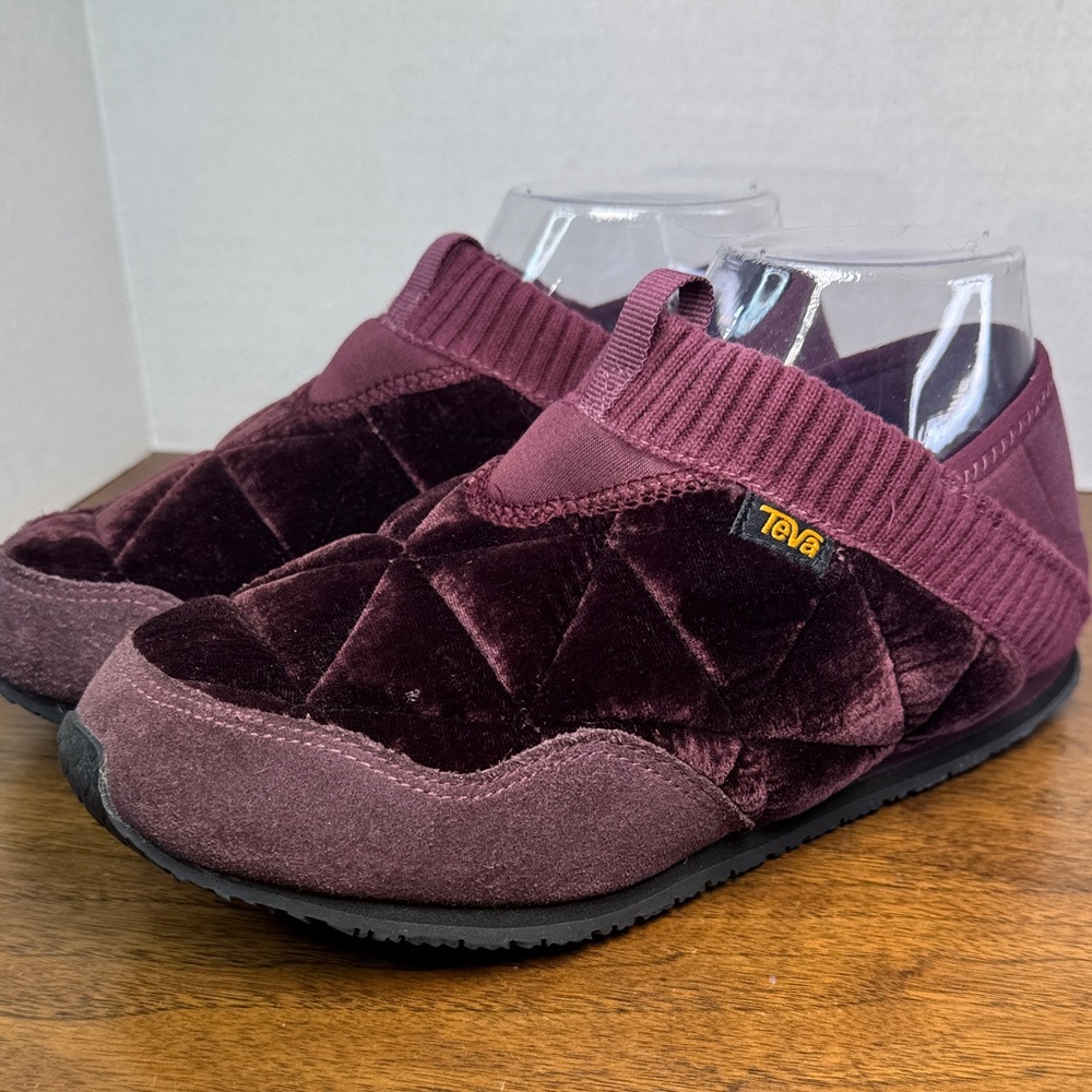 Teva Womens Ember Slip-on Moc Quilted Velvet Slippers in Plum / Maroon, sz 7